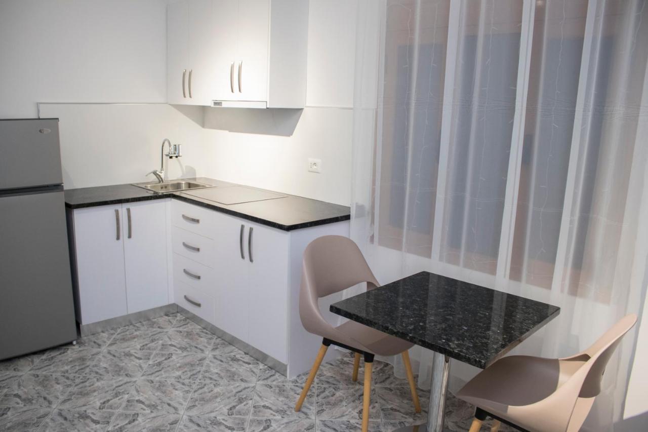 Vila Shehaj Luxury Lägenhet Vlorë Exteriör bild