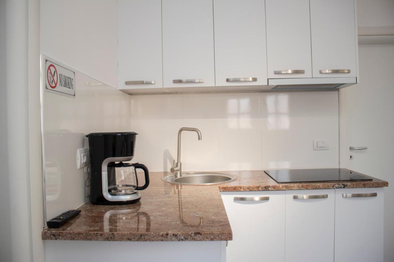 Vila Shehaj Luxury Lägenhet Vlorë Exteriör bild
